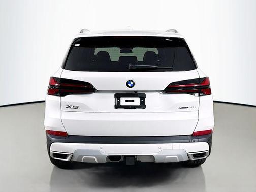 Mineral White Metallic 2026 BMW X5 xDrive40i