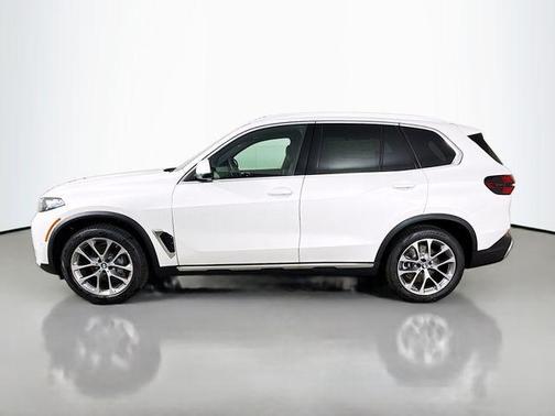 Mineral White Metallic 2026 BMW X5 xDrive40i