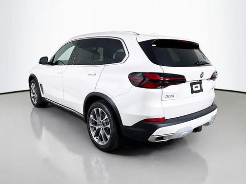 Mineral White Metallic 2026 BMW X5 xDrive40i