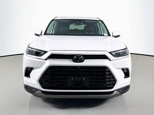 Pearl 2025 Toyota Grand Highlander Platinum