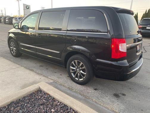 2015 Chrysler Town & Country S
