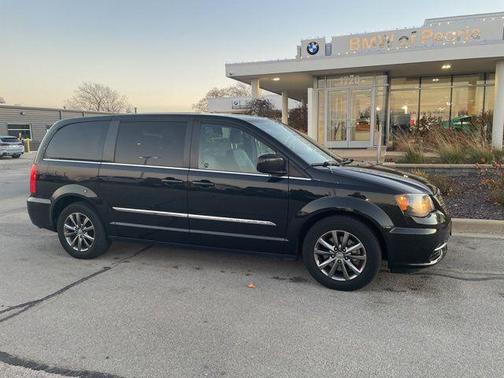 2015 Chrysler Town & Country S