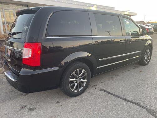 2015 Chrysler Town & Country S