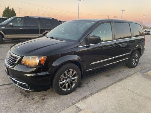 2015 Chrysler Town & Country S