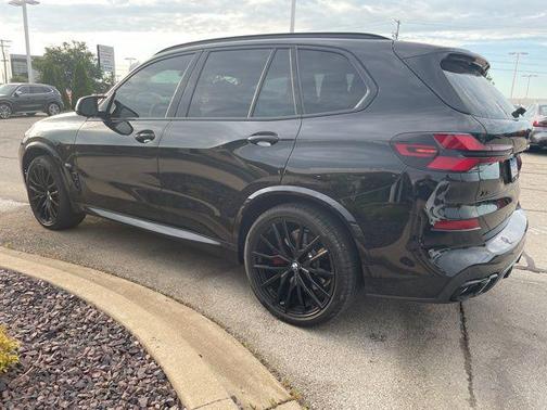 2025 BMW X5 M60i