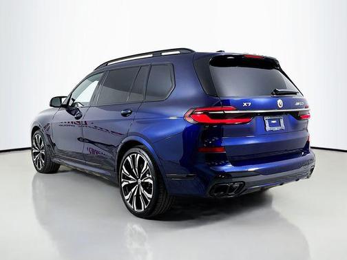 2023 BMW X7 M60i