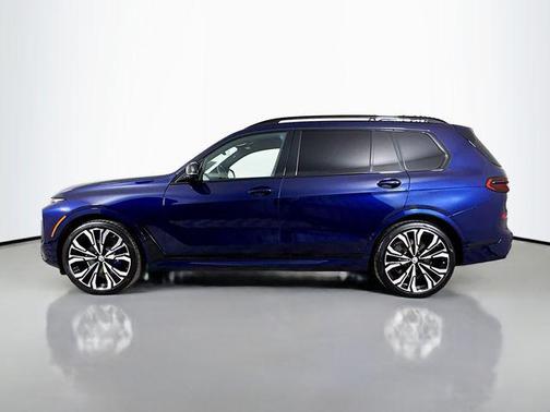 2023 BMW X7 M60i
