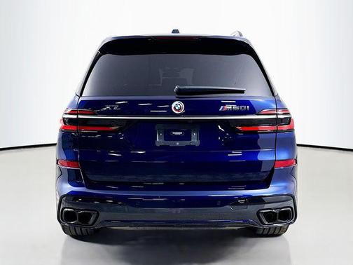 2023 BMW X7 M60i
