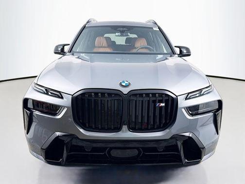 Skyscraper Grey Metallic 2027 BMW X7 M60i