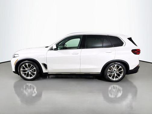 Mineral White Metallic 2026 BMW X5 PHEV xDrive50e