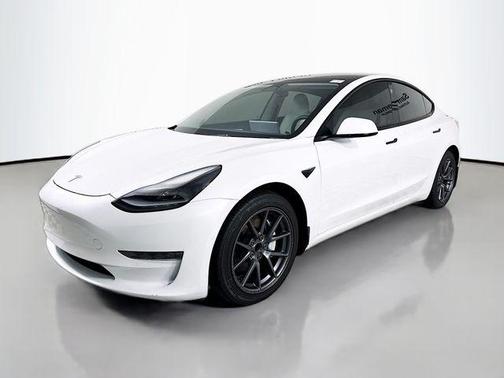 Pearl White Multi-Coat 2022 Tesla Model 3 Standard Range