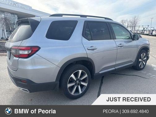 2023 Honda Pilot Touring 8-Passenger