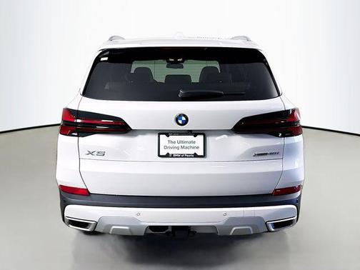 Mineral White Metallic 2026 BMW X5 xDrive40i