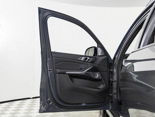 2025 BMW X7 ALPINA XB7
