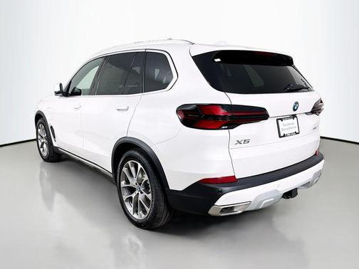 Mineral White Metallic 2026 BMW X5 PHEV xDrive50e