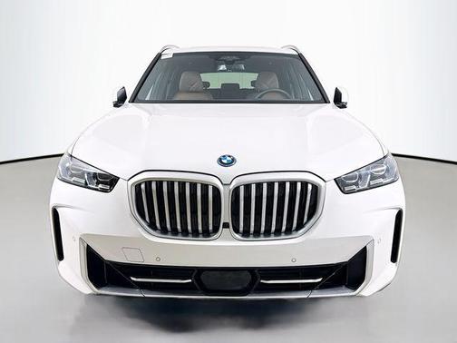 Mineral White Metallic 2026 BMW X5 PHEV xDrive50e