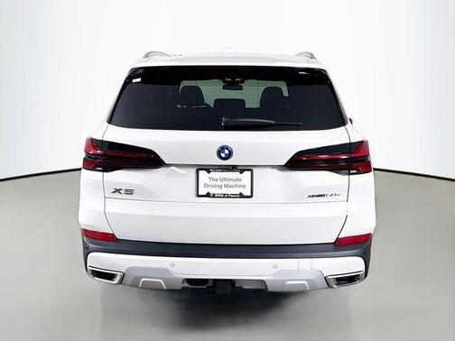 Mineral White Metallic 2026 BMW X5 PHEV xDrive50e