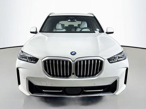 Alpine White 2024 BMW X5 PHEV xDrive50e