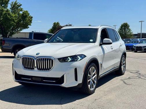 Alpine White 2024 BMW X5 PHEV xDrive50e