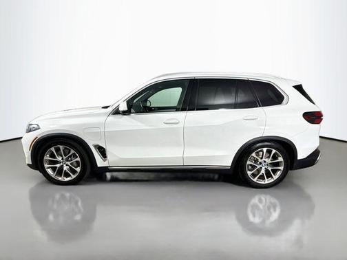Alpine White 2024 BMW X5 PHEV xDrive50e