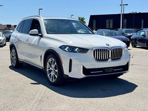 Alpine White 2024 BMW X5 PHEV xDrive50e