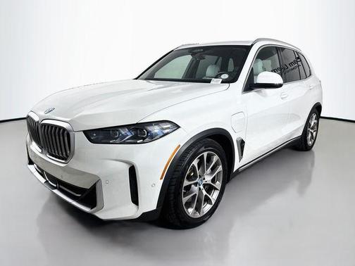 Alpine White 2024 BMW X5 PHEV xDrive50e