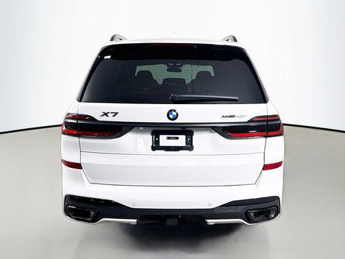 Alpine White 2026 BMW X7 xDrive40i