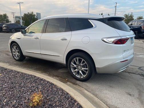 2022 Buick Enclave AWD Essence