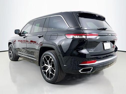 2023 Jeep Grand Cherokee Summit