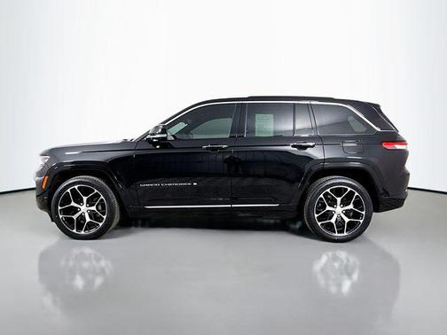 2023 Jeep Grand Cherokee Summit