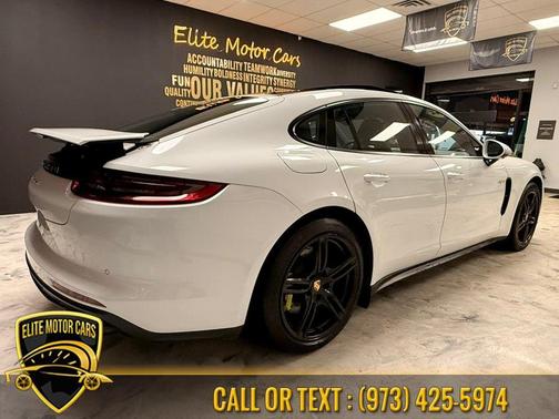 2018 Porsche Panamera 4