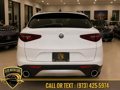Trofeo White Tri-Coat 2018 Alfa Romeo Stelvio Ti Sport