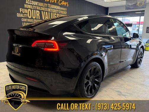 2021 Tesla Model Y Standard Range Rear-Wheel Drive