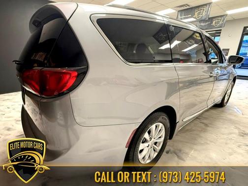 2018 Chrysler Pacifica Touring-L