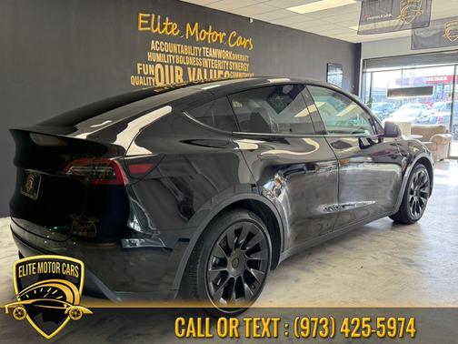 2022 Tesla Model Y Long Range Dual Motor All-Wheel Drive