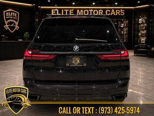 Black Sapphire Metallic 2021 BMW X7 xDrive40i