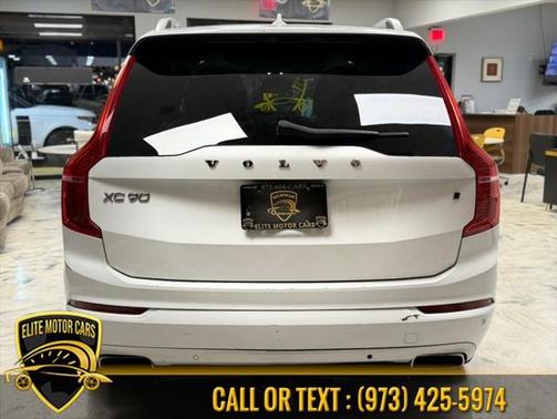 2016 Volvo XC90 T6 Momentum