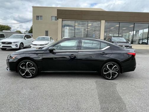 2023 Nissan Altima SR FWD