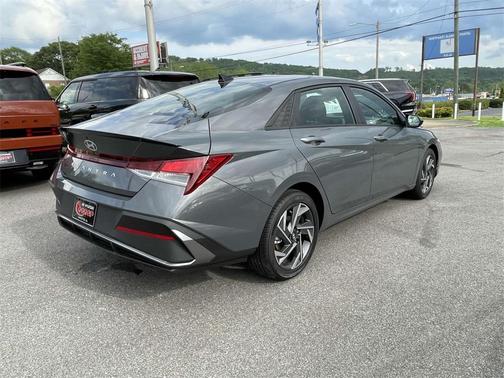 2025 Hyundai ELANTRA Sport