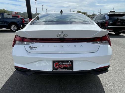 2022 Hyundai ELANTRA SEL