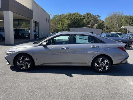 2025 Hyundai ELANTRA SEL