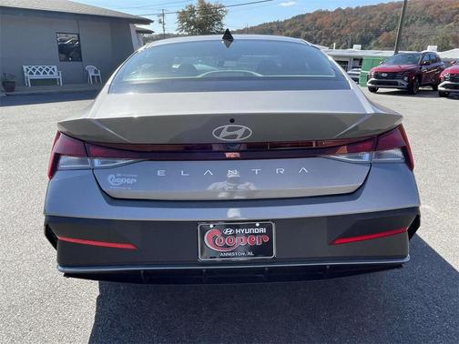 2024 Hyundai ELANTRA SE