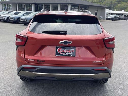 Cayenne Orange Metallic 2024 Chevrolet Trax FWD ACTIV