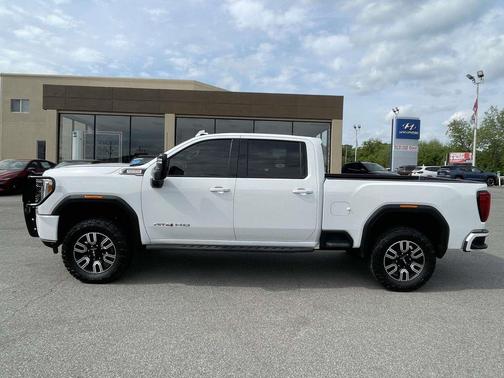Summit White 2022 GMC Sierra 2500 AT4