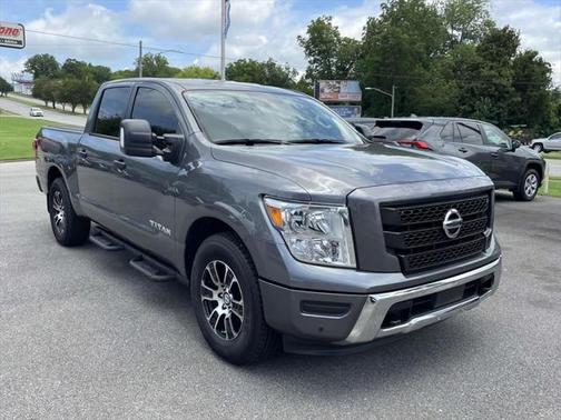 2022 Nissan Titan SV