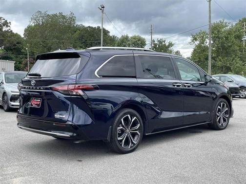 2025 Toyota Sienna Platinum 7 Passenger