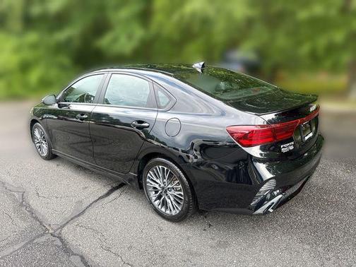 Aurora Black 2024 Kia Forte GT-Line