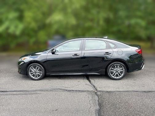 Aurora Black 2024 Kia Forte GT-Line