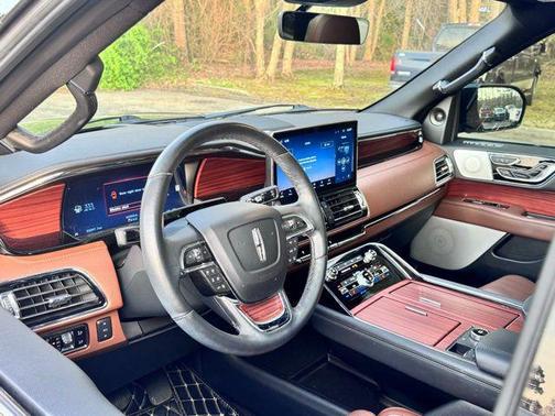 INFINITE BLACK MET CC 2024 Lincoln Navigator Reserve