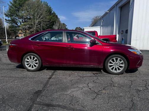 2016 Toyota Camry Hybrid XLE